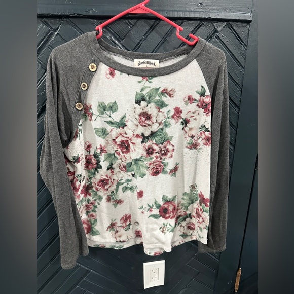 Rustic Rack Long sleeve floral tee - Picture 2 of 2